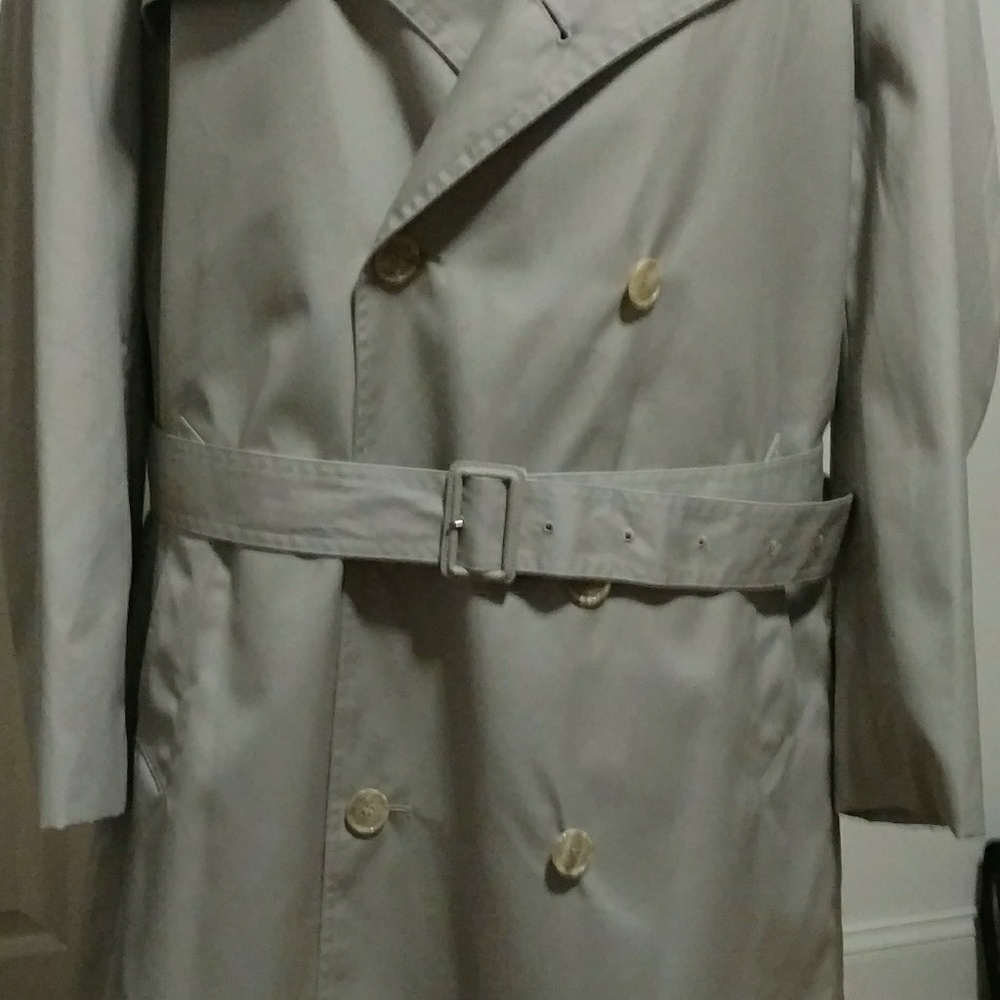 Men:s Vintage Oleg Cassini Tan Trenchcoat 44R